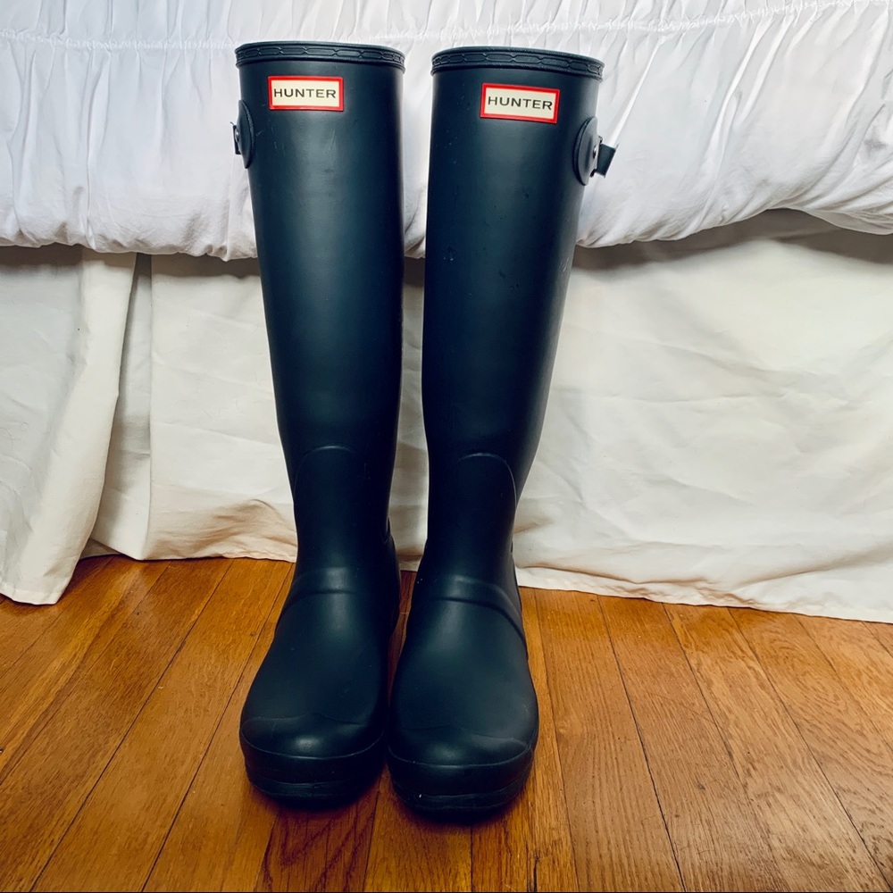 Navy Blue Hunter Rain Boots Size 8 - Picture 2 of 5